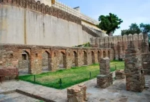 7 Days Mewar Marwar Tour Package itinerary featuring a Udaipur Lake Pichola boat ride, Kumbhalgarh Fort, and a Jodhpur desert camp camel safari.