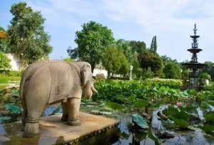9 Days Golden Triangle Tour from Udaipur package featuring a Lake Pichola boat ride, a Ranthambhore tiger safari, and the Agra Taj Mahal at sunrise.
