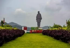 Comprehensive 13-day Rajasthan holiday tour package itinerary from Ahmedabad featuring the Statue of Unity, Udaipur lake palaces, Jaisalmer overnight desert camps, and Mandawa painted havelis by Aamantran Tours.