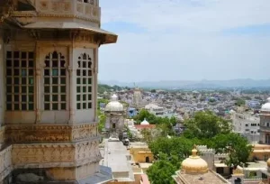 Panoramic view of Udaipur city and lakes seen from the majestic City Palace, featured on the 5 Days Vadodara Ahmedabad Udaipur Tour.