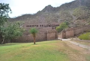 The eerie 17th-century stone ruins and ancient architecture of Bhangarh Fort, explored during an offbeat Rajasthan day trip from Delhi.
