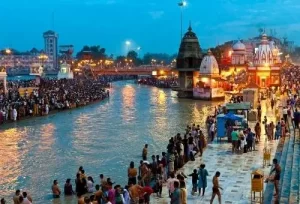 Devotees gathered along the holy Ganges River at Har Ki Pauri ghat for the evening Ganga Aarti, experienced during a spiritual Haridwar day trip from Delhi.