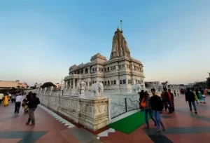 The white marble architecture of Prem Mandir in Vrindavan, a key stop on our spiritual Mathura and Vrindavan day trip from Delhi.